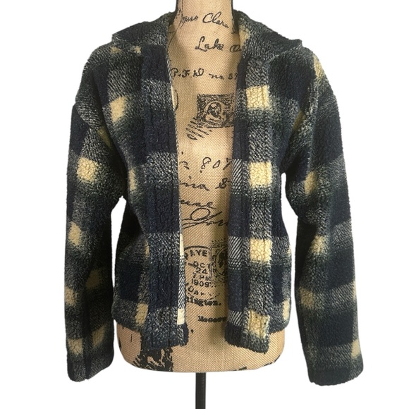 VTG Palmetto’s Cropped Plaid Teddy Jacket - Picture 6 of 15